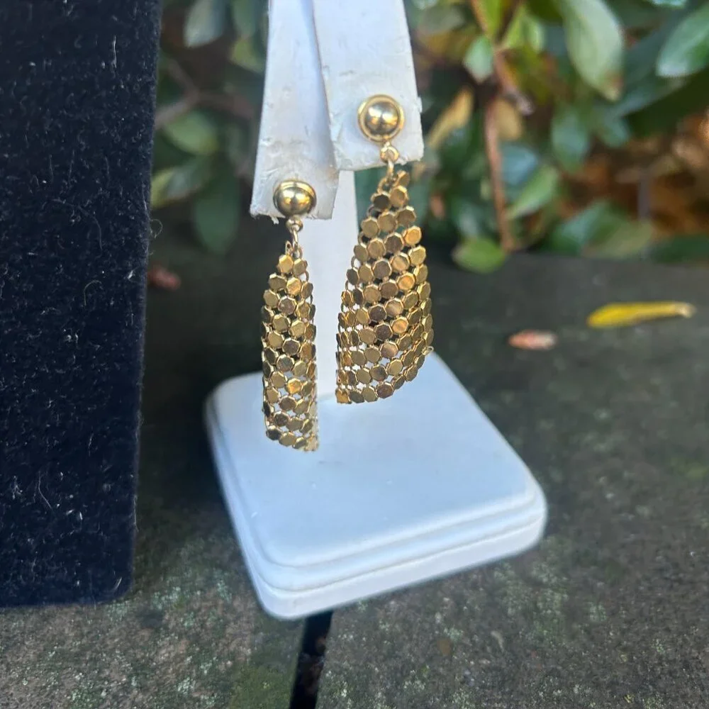 Whiting & Davis Vintage 70s Gold Tone Chain Mesh Necklace and Dangle Earrings - Picture 9 of 12